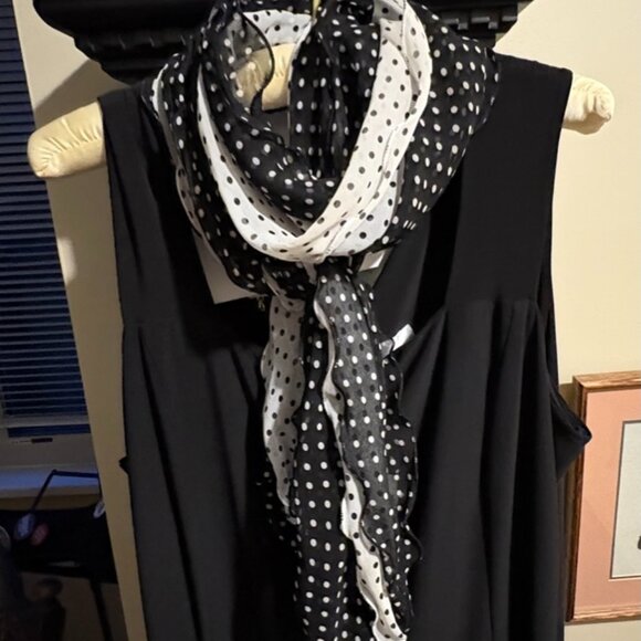 Black Classic Dress & ruffle scarf - Picture 4 of 6